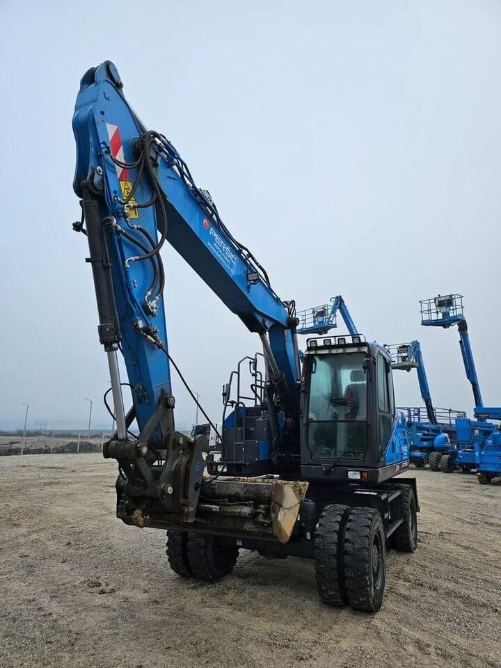 2018 Doosan DX165W-5 wheel excavator, front three-quarter view