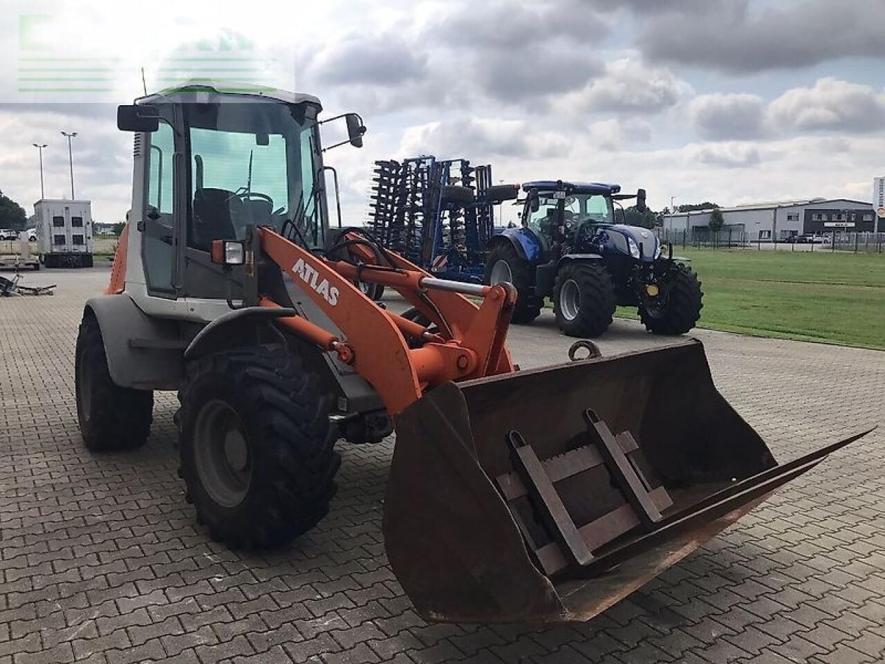 2008 Atlas AR 80 wheel loader, front three-quarter view 2008 Atlas AR 80 wheel loader, front three-quarter view