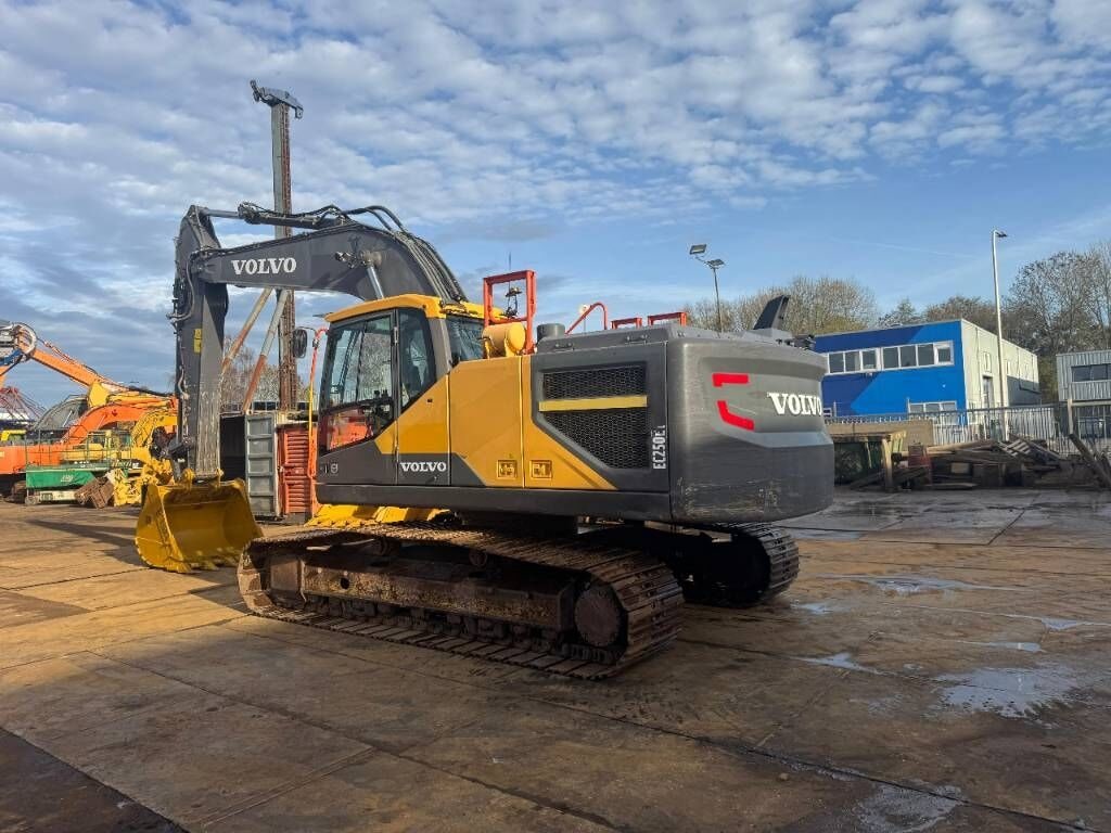 2015 Volvo EC250EL crawler excavator, rear three-quarter view 2015 Volvo EC250EL crawler excavator, rear three-quarter view