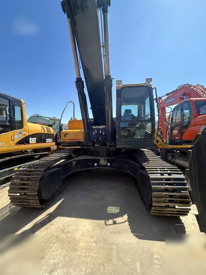 2024 Hyundai HX340HD crawler excavator front view 2024 Hyundai HX340HD crawler excavator front view