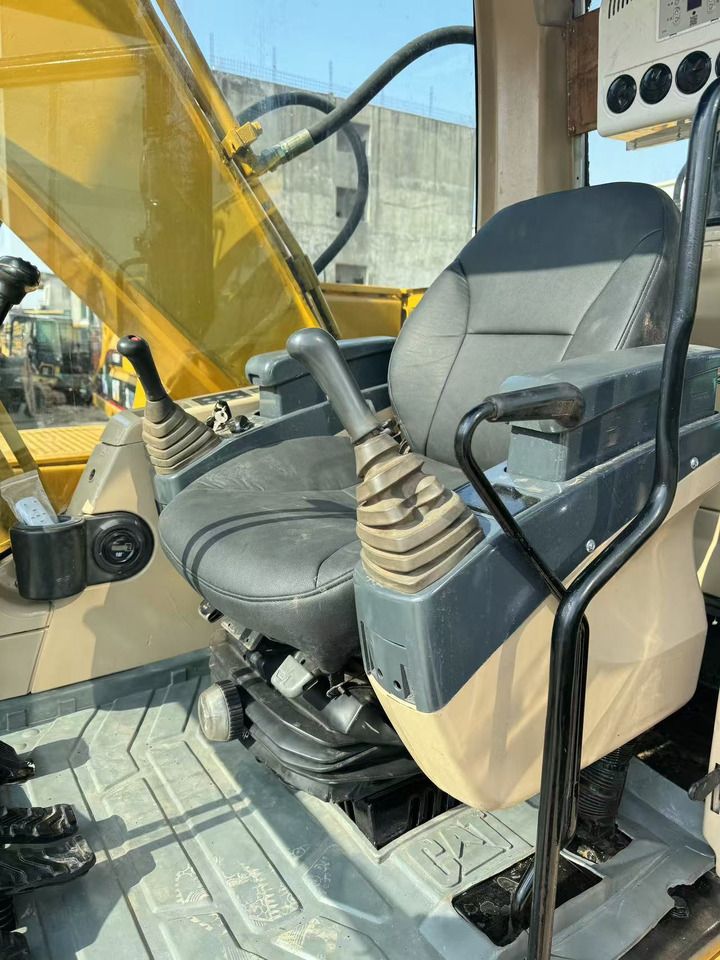 2019 Caterpillar 320C crawler excavator interior view 2019 Caterpillar 320C crawler excavator interior view