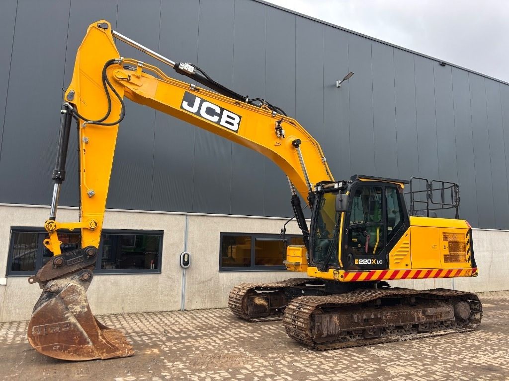 2018 JCB 220X LC crawler excavator, side profile view 2018 JCB 220X LC crawler excavator, side profile view