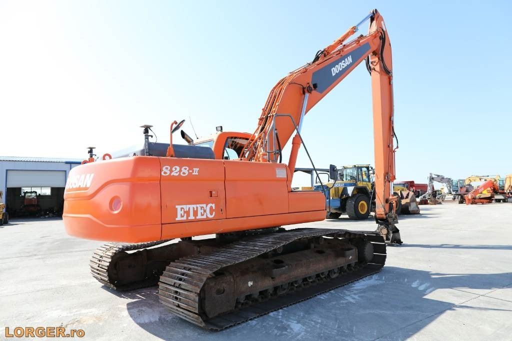 2010 Doosan 828-II crawler excavator rear three-quarter view 2010 Doosan 828-II crawler excavator rear three-quarter view