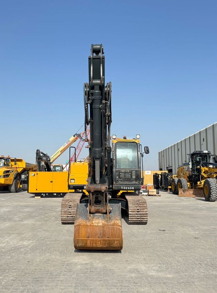 2019 Hyundai R210 crawler excavator, front view 2019 Hyundai R210 crawler excavator, front view