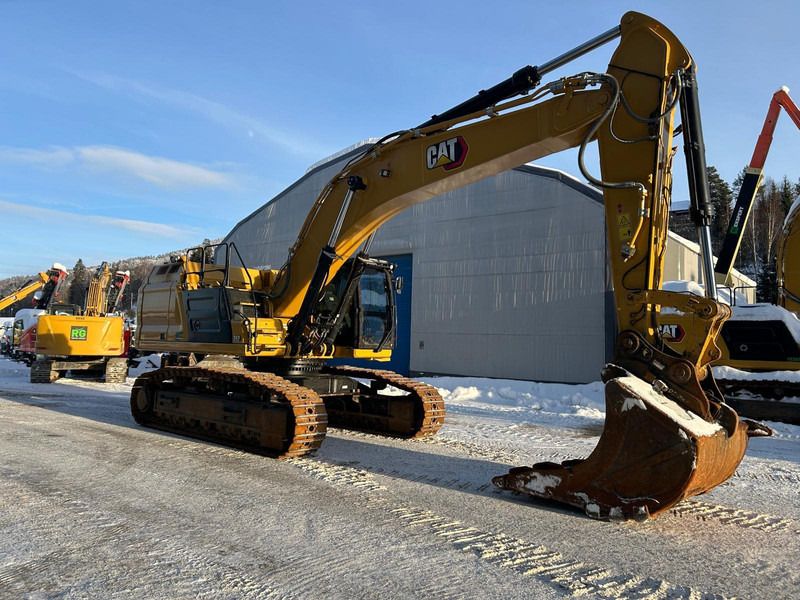 2020 Caterpillar 352-07A crawler excavator, side view 2020 Caterpillar 352-07A crawler excavator, side view