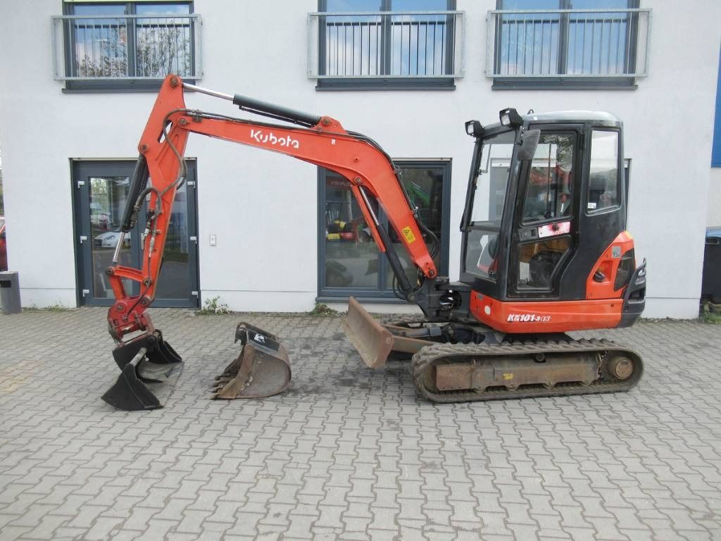 2015 Kubota KX101-3A3 mini excavator, side view 2015 Kubota KX101-3A3 mini excavator, side view