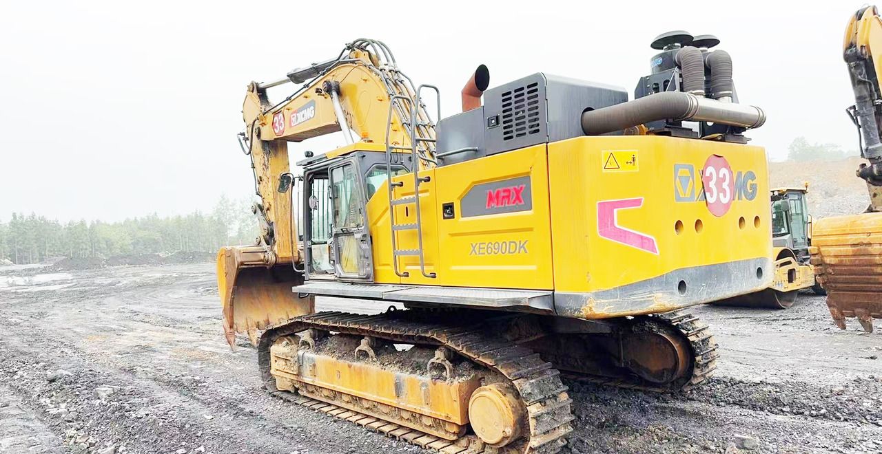 2021 XCMG XE690DK crawler excavator, rear three-quarter view 2021 XCMG XE690DK crawler excavator, rear three-quarter view