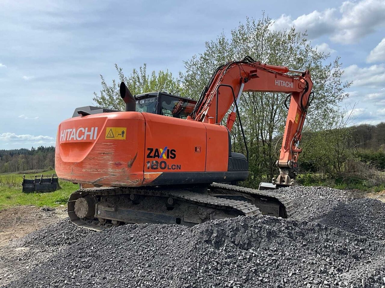 2014 Hitachi 180 LCN crawler excavator, rear three-quarter view 2014 Hitachi 180 LCN crawler excavator, rear three-quarter view