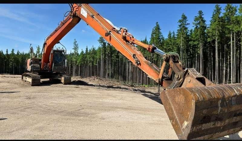 2007 Hitachi ZX210LC-3 material handler, low angle side view 2007 Hitachi ZX210LC-3 material handler, low angle side view