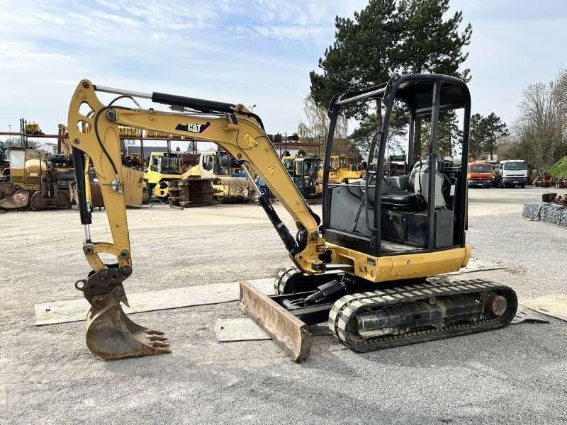 2016 Caterpillar 302.7DCR mini excavator, side view 2016 Caterpillar 302.7DCR mini excavator, side view