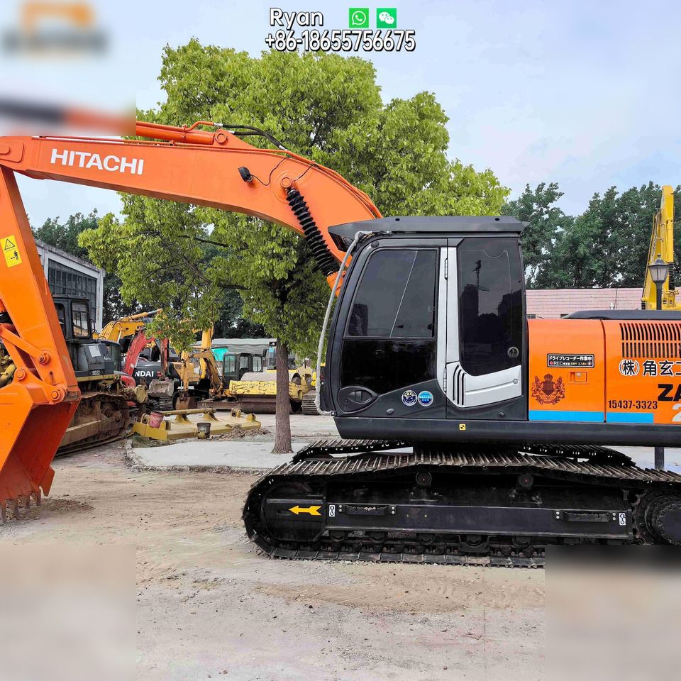 2013 Hitachi ZX200-3 crawler excavator side view 2013 Hitachi ZX200-3 crawler excavator side view