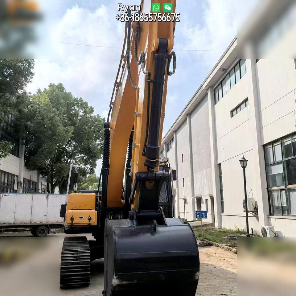 2023 Hyundai R220LC-9S crawler excavator, front view of boom and bucket 2023 Hyundai R220LC-9S crawler excavator, front view of boom and bucket