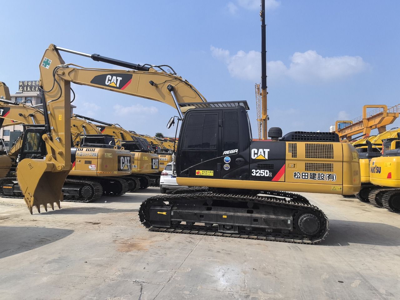 2023 Caterpillar 325D2 crawler excavator, side profile view 2023 Caterpillar 325D2 crawler excavator, side profile view