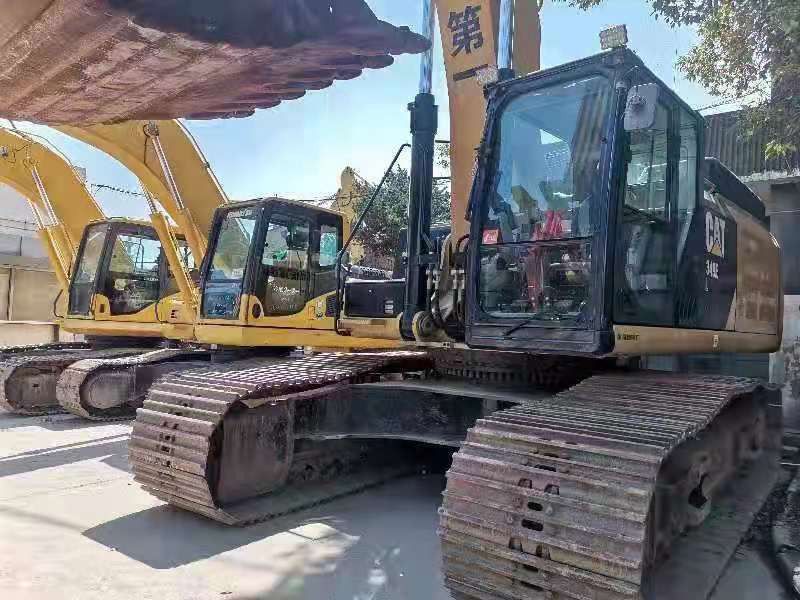 2018 Caterpillar 349E crawler excavator, front three-quarter view