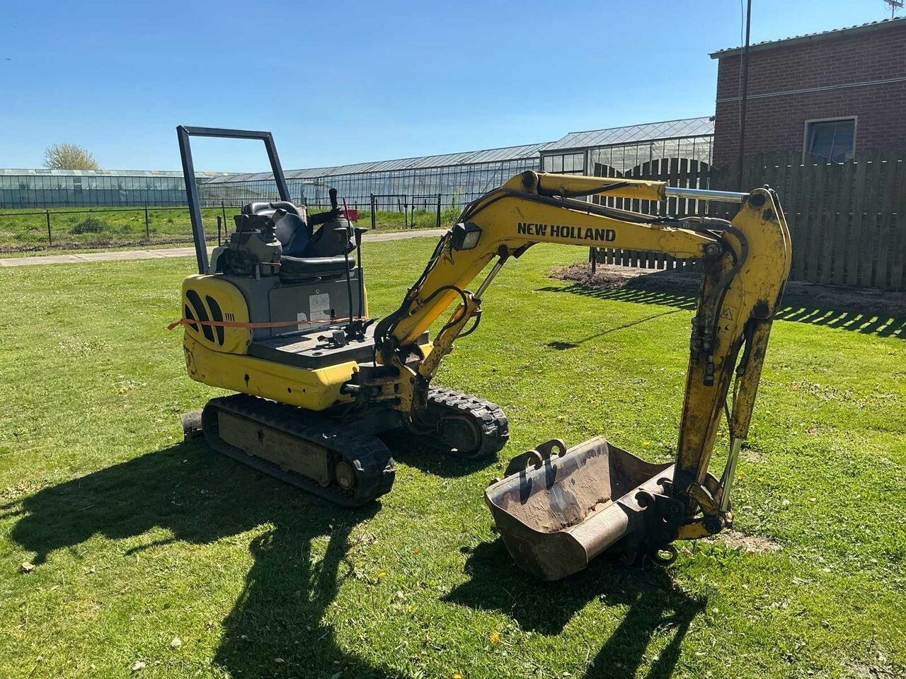 2006 New Holland E18R mini excavator, side view 2006 New Holland E18R mini excavator, side view