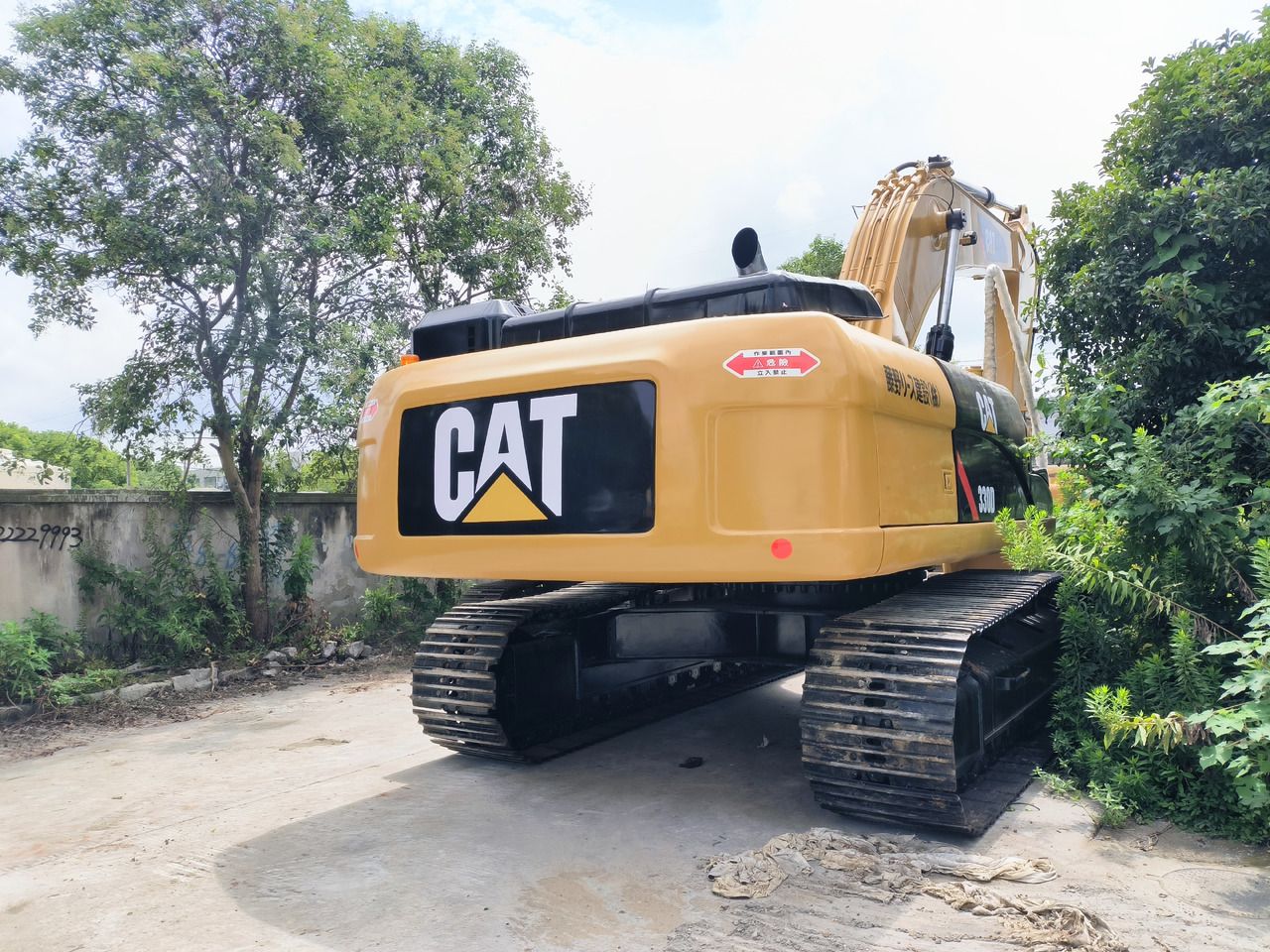 Caterpillar 330D crawler excavator, rear view Caterpillar 330D crawler excavator, rear view