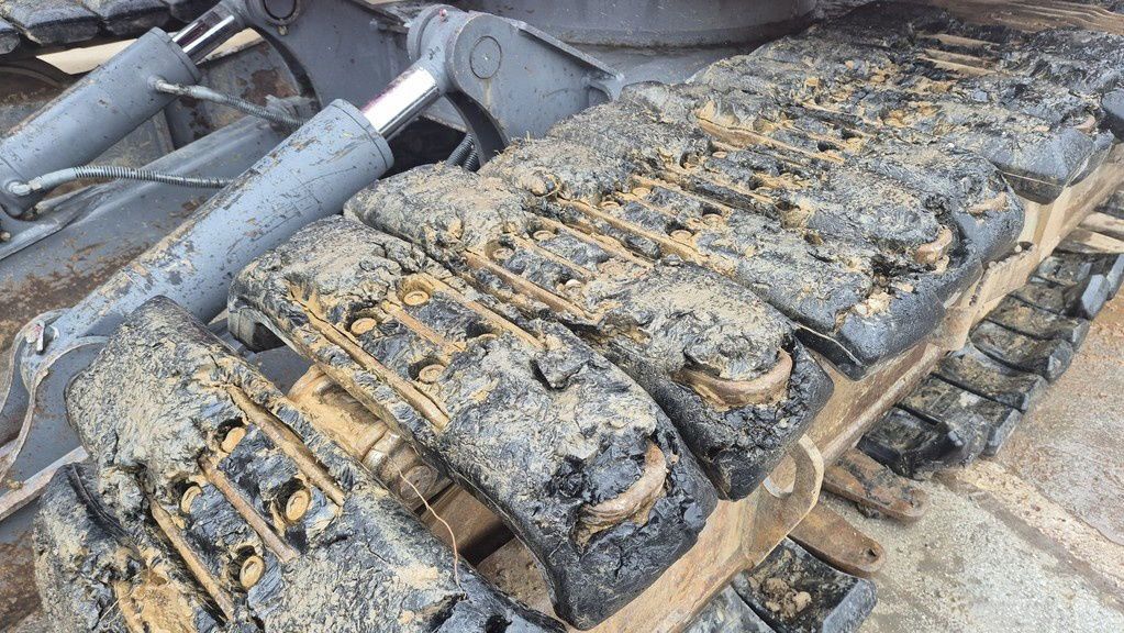 2012 Takeuchi TB1140 crawler excavator track detail