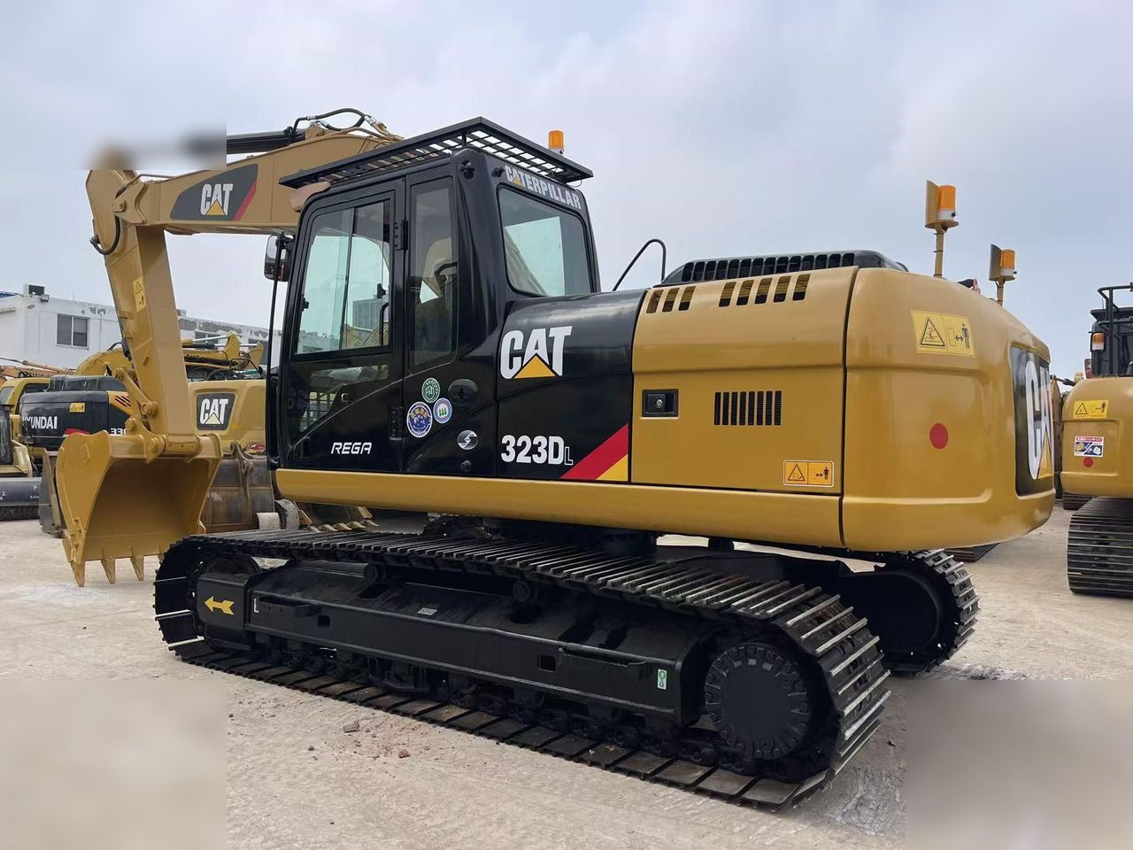 2023 Caterpillar 323DL crawler excavator, side view