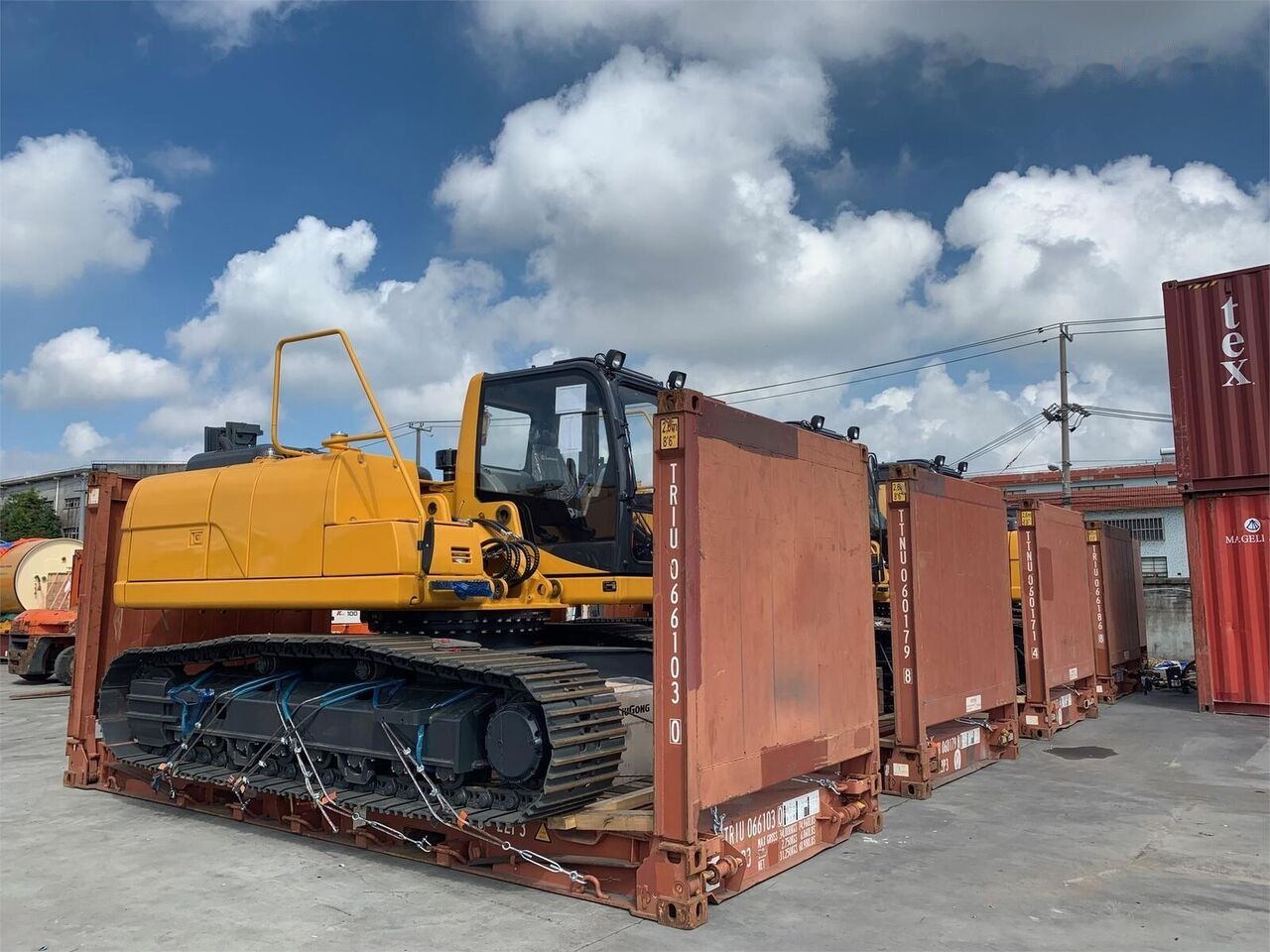2020 LiuGong 908E crawler excavator side view 2020 LiuGong 908E crawler excavator side view