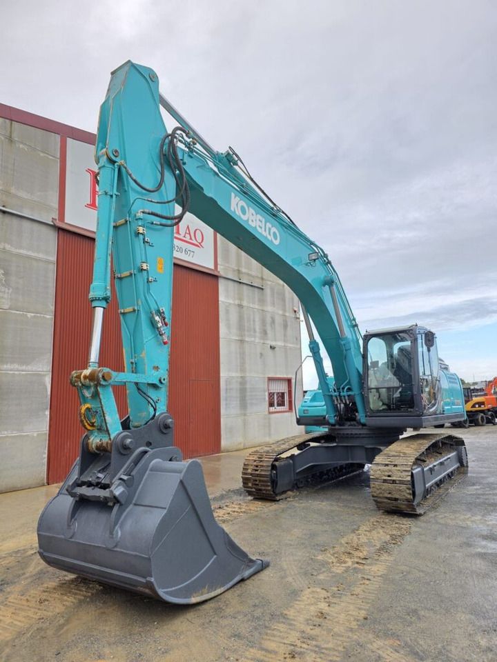 2018 Kobelco SK300NLC-10 crawler excavator, front three-quarter view 2018 Kobelco SK300NLC-10 crawler excavator, front three-quarter view