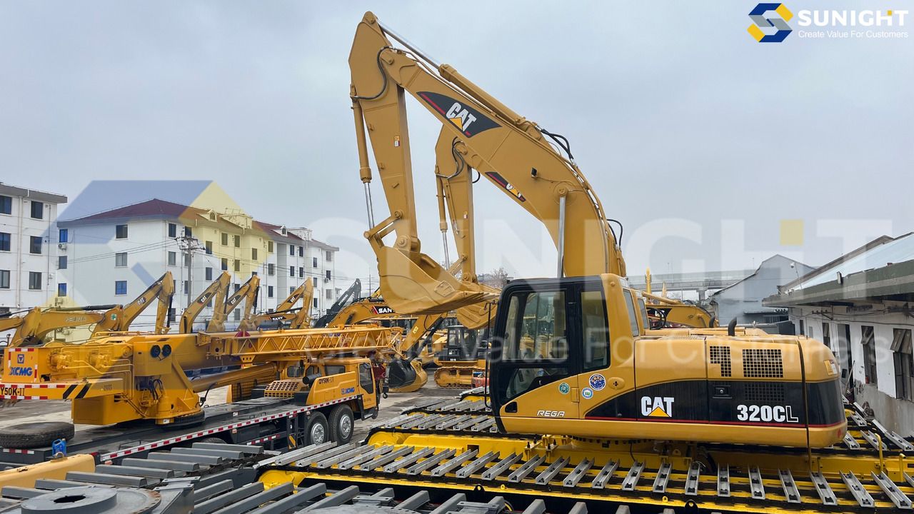 Koparka amfibijna 2018 Caterpillar 320CL, widok z boku Koparka amfibijna 2018 Caterpillar 320CL, widok z boku