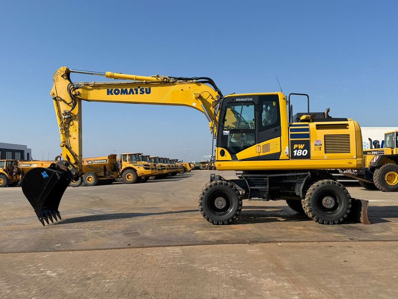 2019 Komatsu PW180-11 wheel excavator, side profile view 2019 Komatsu PW180-11 wheel excavator, side profile view