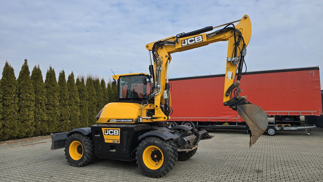 2016 JCB Hydradig 110W wheel excavator, side profile view