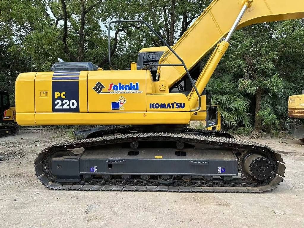 2022 Komatsu PC220-7 crawler excavator side view 2022 Komatsu PC220-7 crawler excavator side view