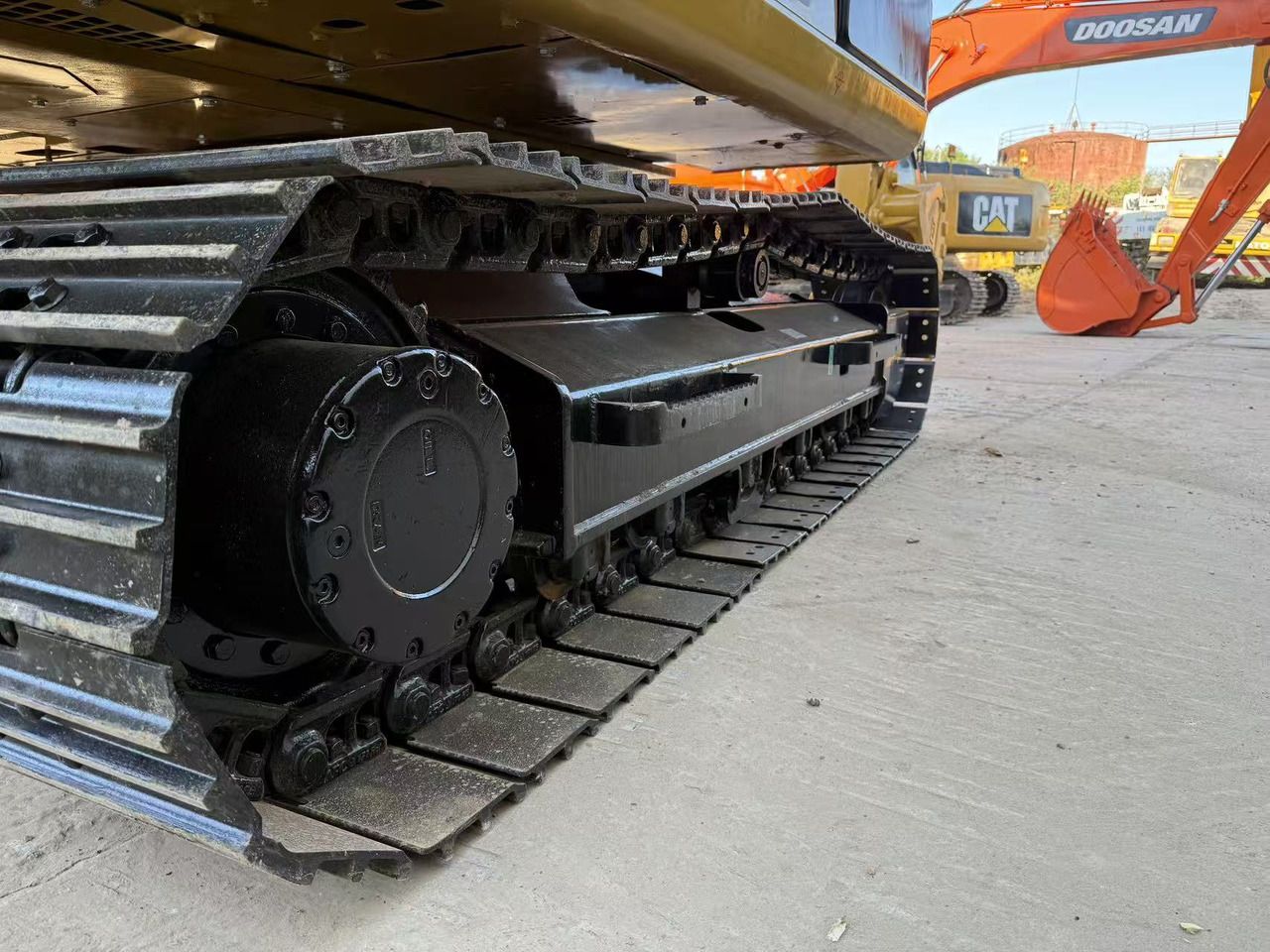 2021 Caterpillar 313D crawler excavator track assembly view 2021 Caterpillar 313D crawler excavator track assembly view
