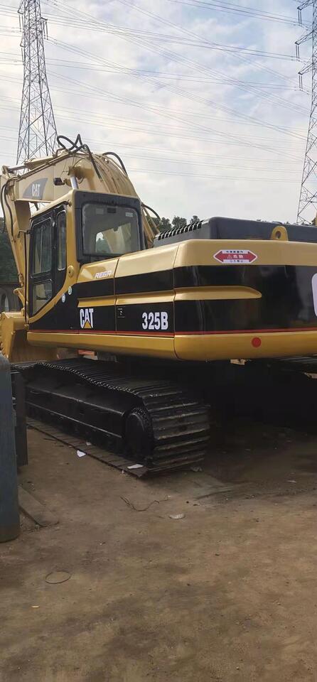 2006 Caterpillar 325B crawler excavator, rear three-quarter view
