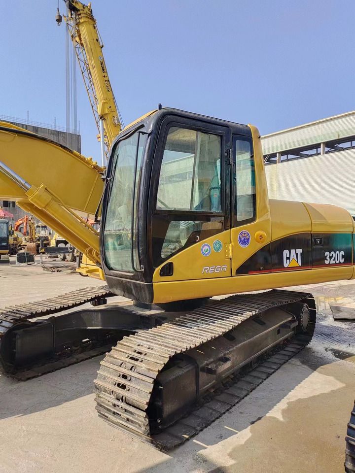 2018 Caterpillar 320C crawler excavator, side view 2018 Caterpillar 320C crawler excavator, side view