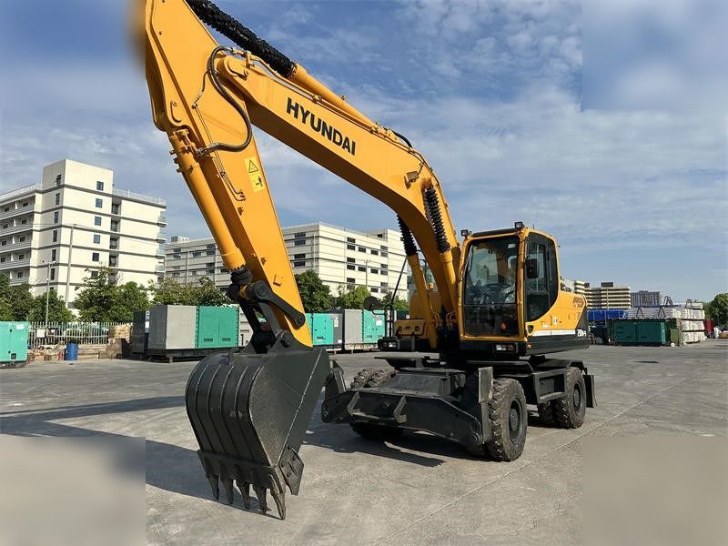 2020 Hyundai R210W-9 wheel excavator, front three-quarter view