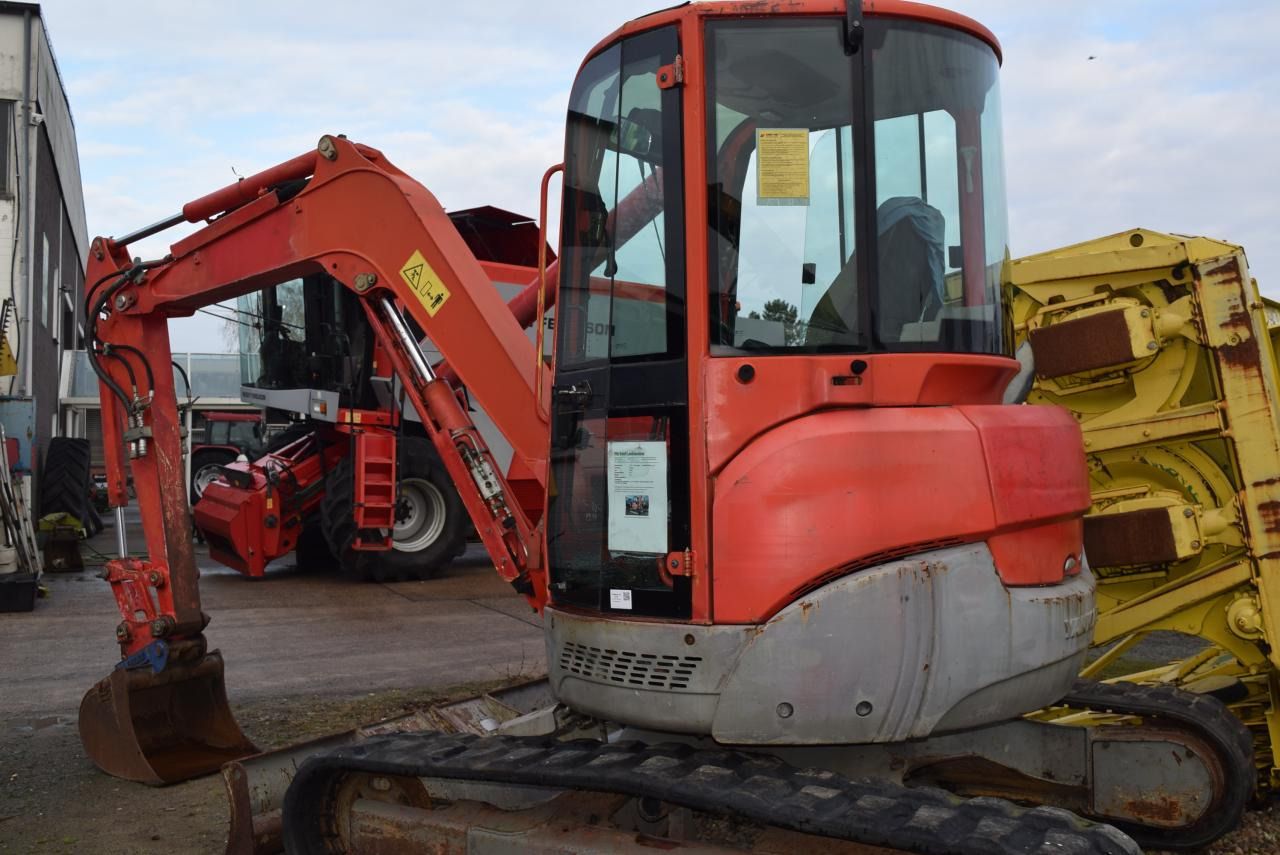 2004 Yanmar VIO 45 mini excavator, front three-quarter view 2004 Yanmar VIO 45 mini excavator, front three-quarter view