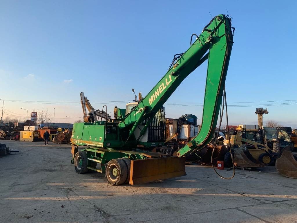 2007 Minelli CM210 wheel excavator, side view 2007 Minelli CM210 wheel excavator, side view