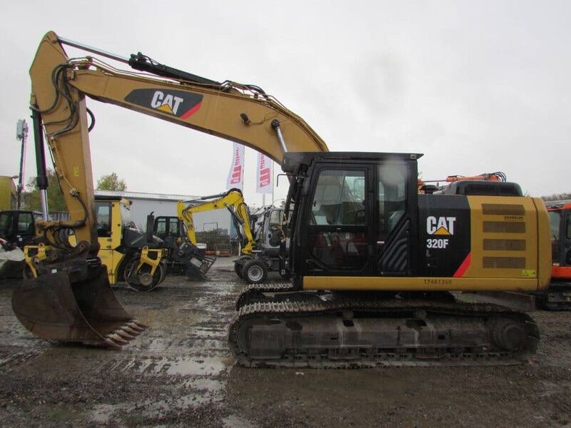 2017 Caterpillar 320F L crawler excavator, side view 2017 Caterpillar 320F L crawler excavator, side view