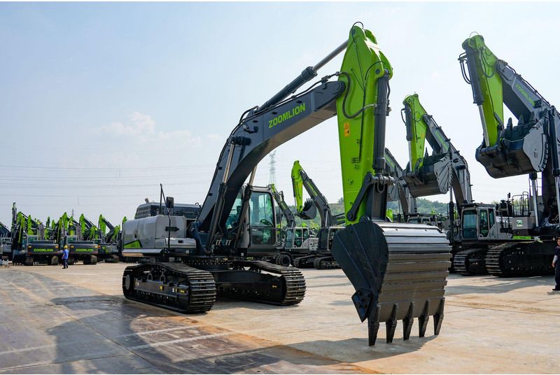 2025 Zoomlion ZE335G crawler excavator, front three-quarter view 2025 Zoomlion ZE335G crawler excavator, front three-quarter view