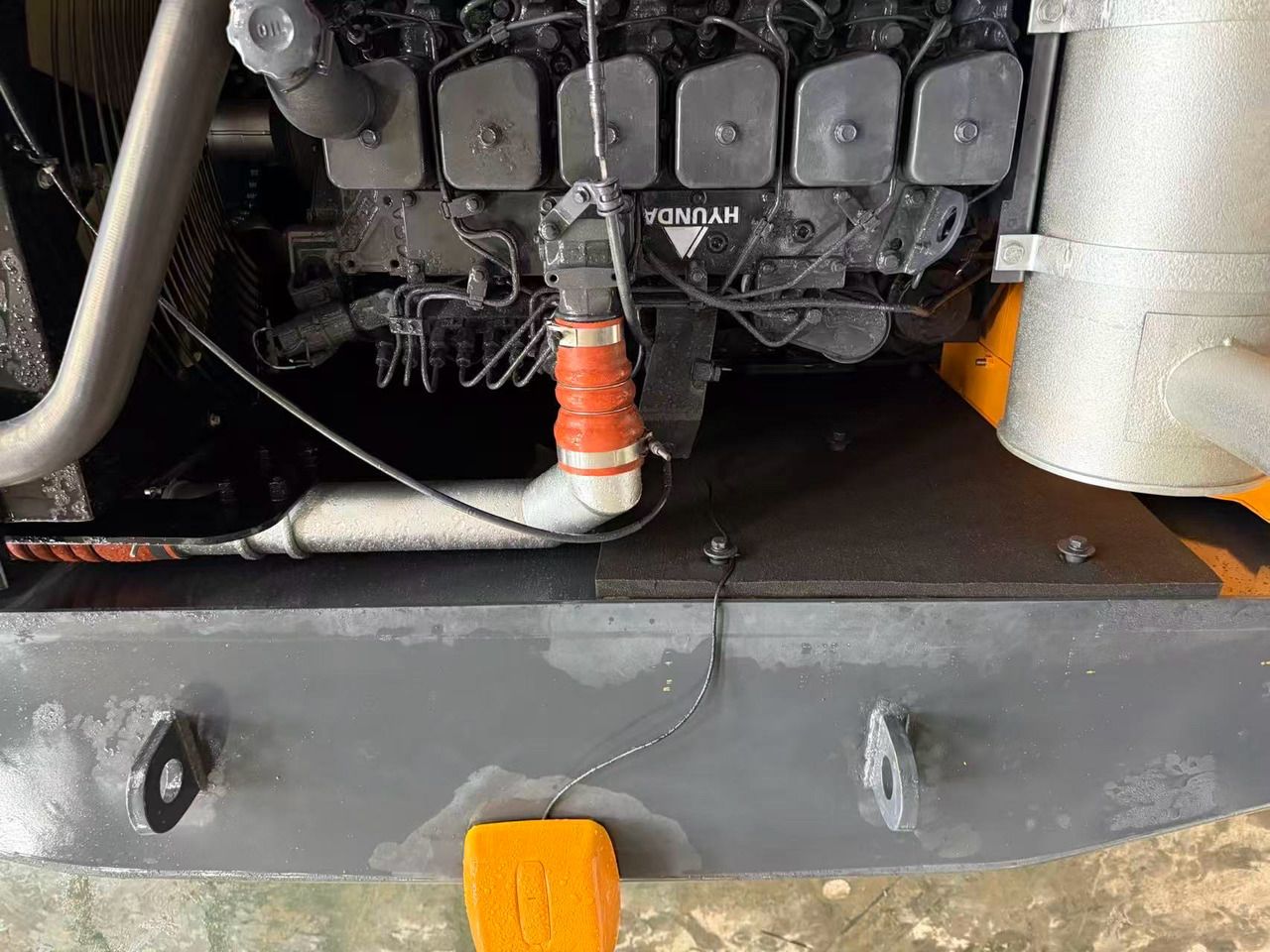 Hyundai HX220HD crawler excavator engine compartment view
