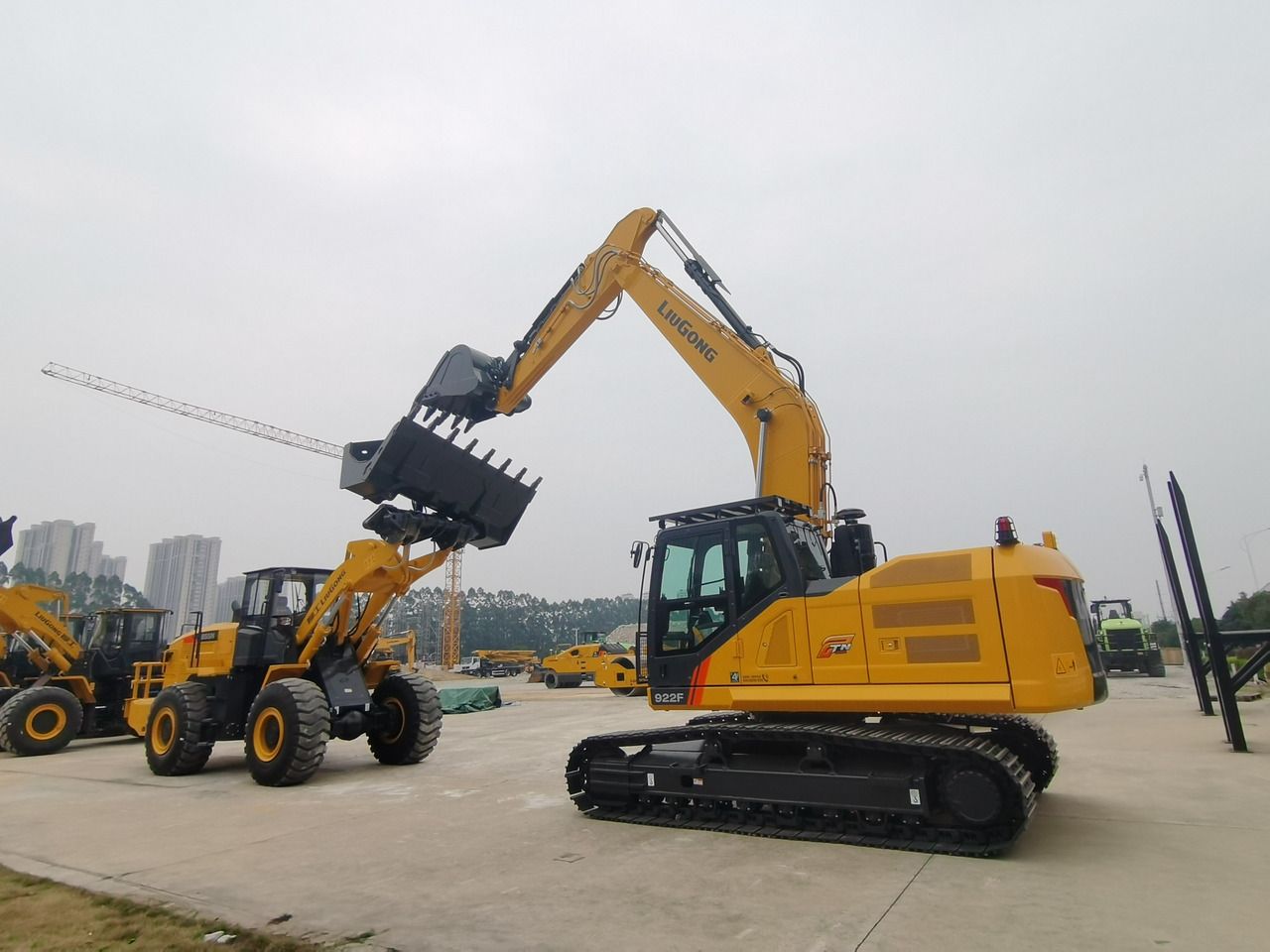 2026 LiuGong 922F crawler excavator, side view 2026 LiuGong 922F crawler excavator, side view