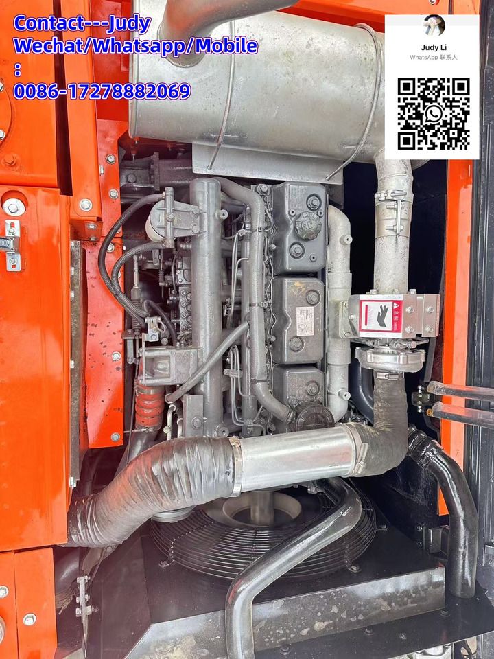 2021 Doosan DX300LC crawler excavator engine compartment view 2021 Doosan DX300LC crawler excavator engine compartment view