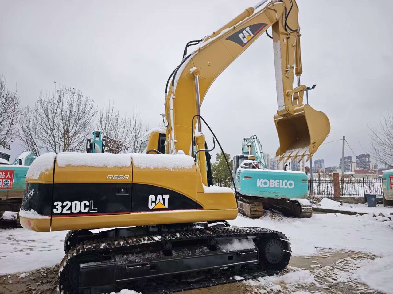 Pelle sur chenilles Caterpillar 320CL 2021, vue latérale Pelle sur chenilles Caterpillar 320CL 2021, vue latérale