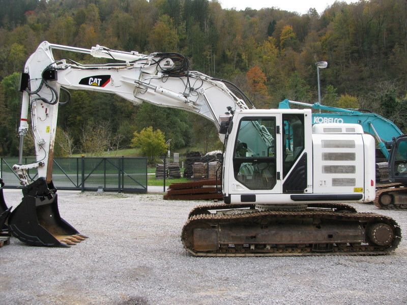 2014 Caterpillar 320EL crawler excavator, side view