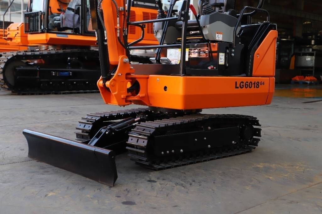 2026 Lonking LG 6018 crawler excavator, side view