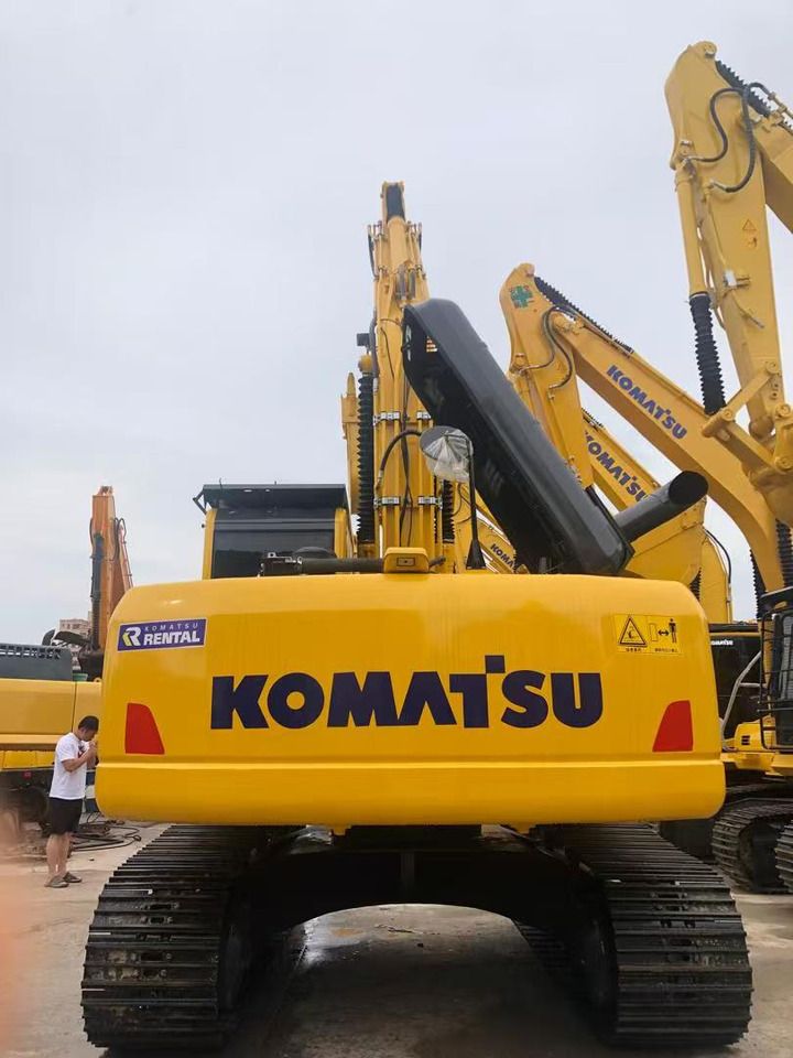 2020 Komatsu PC220 crawler excavator, rear view 2020 Komatsu PC220 crawler excavator, rear view
