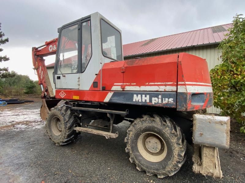 1995 O&K MH 4PLUS wheel excavator, side view 1995 O&K MH 4PLUS wheel excavator, side view