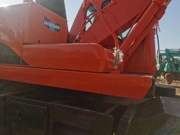 2019 Doosan DH150W-7 wheel excavator side view 2019 Doosan DH150W-7 wheel excavator side view