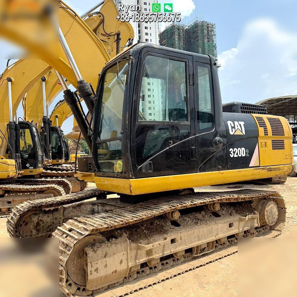 Escavatore cingolato Caterpillar 320D2 del 2017, vista laterale Escavatore cingolato Caterpillar 320D2 del 2017, vista laterale