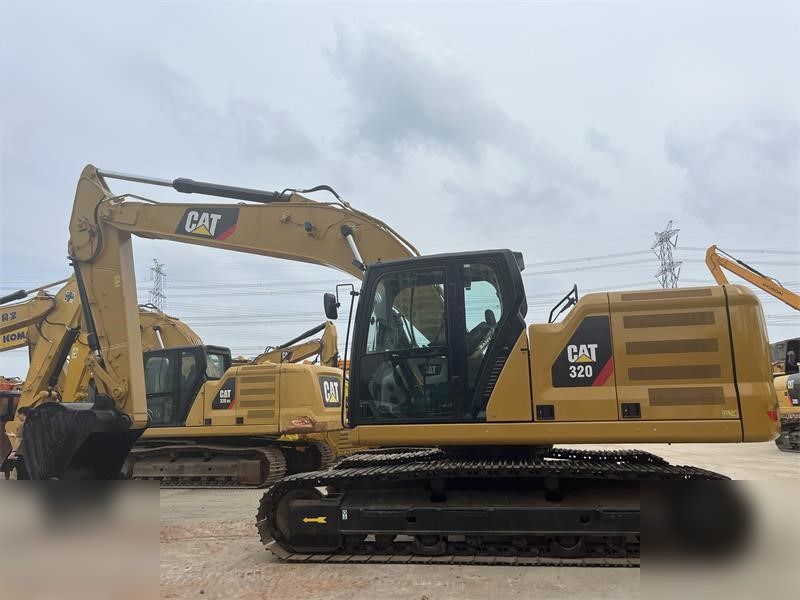 2018 Caterpillar 320 crawler excavator side view 2018 Caterpillar 320 crawler excavator side view