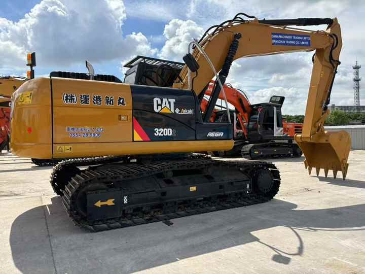 2024 Caterpillar 320D2 Raupenbagger, Seitenansicht