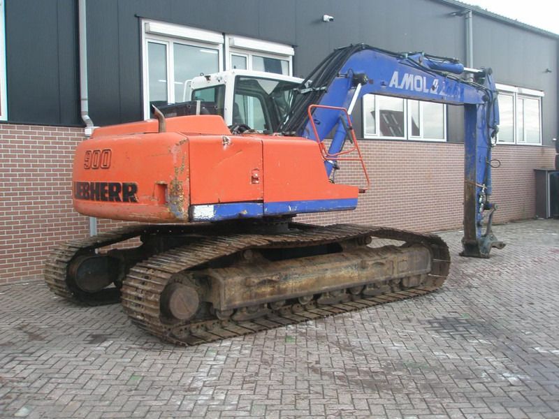 2007 Liebherr 900 Crawler Excavator, rear three-quarter view 2007 Liebherr 900 Crawler Excavator, rear three-quarter view