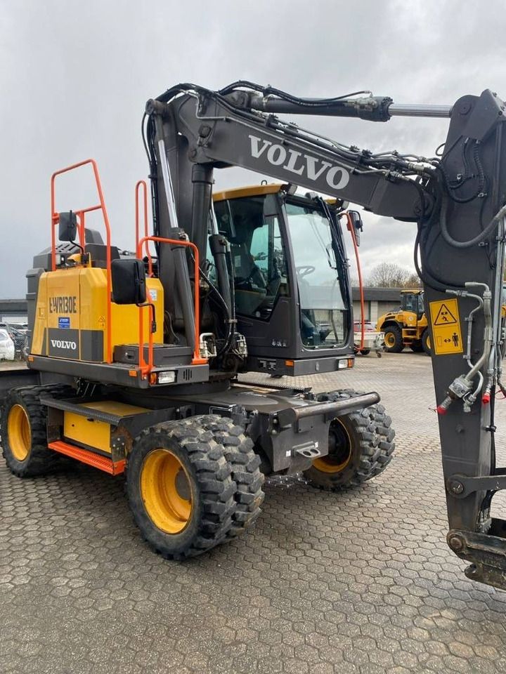 2021 Volvo EWR 130 E wheel excavator, side profile view 2021 Volvo EWR 130 E wheel excavator, side profile view